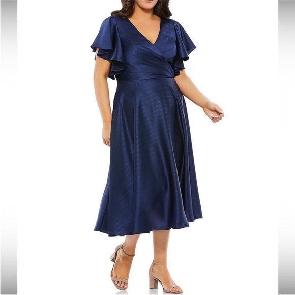 Mac Duggal Navy Dress Size 16W with Sleeves NWT - Picture 2 of 5